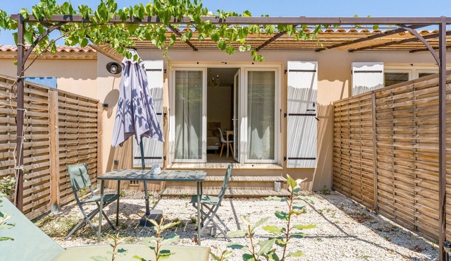 Studio "La Cigale" with Mountain View, Wi-Fi, and Air Conditioning