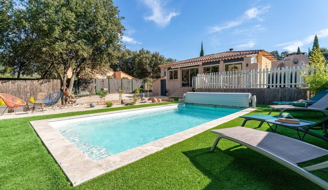 Studio 'La Petite Maison' with view of Mont Ventoux, Wi-Fi and air conditioning
