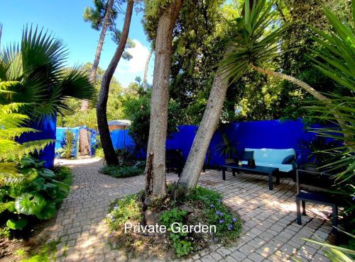 Studio with beautiful private garden on the forest in Domino in Les Sables Vignier