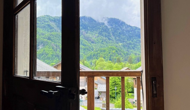 Stunning 4-bedroom chalet in charming Samoëns with WiFi