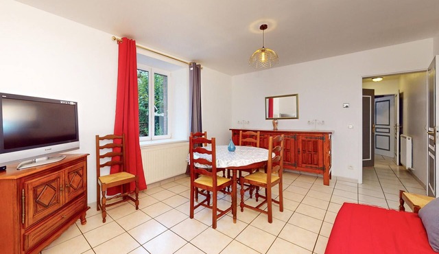 Stunning apartment in Trouvans with WiFi
