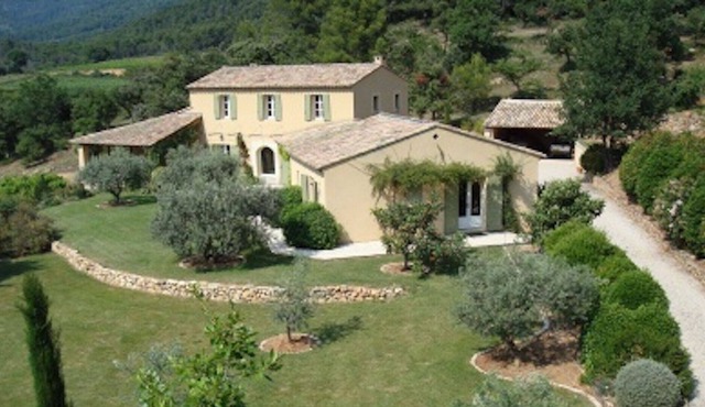 Stunning family house & pool close to Mt Ventoux set in woodland and vineyards
