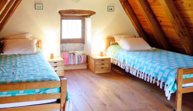 Stunning private villa for 4 people with TV, terrace, pets allowed and panoramic view