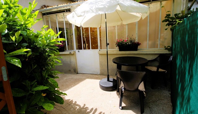 T2 single-storey (no works) with terrace-2 persons