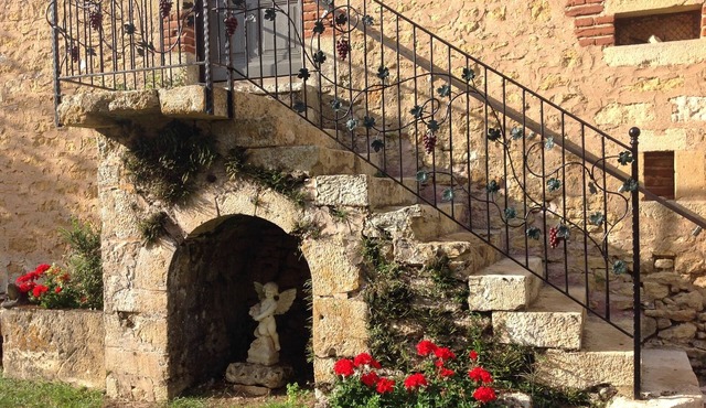 The Apartment - converted stone barn idyllic spot, sleeps 5, free WiFi