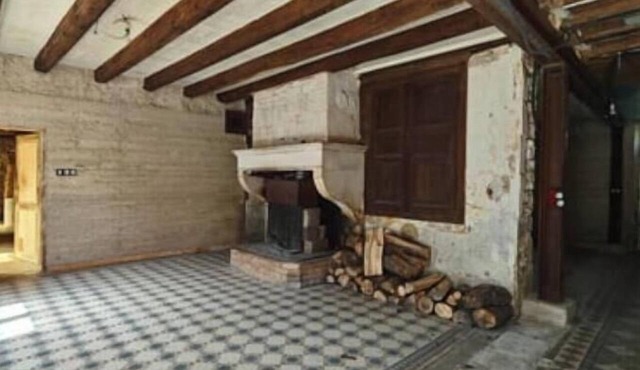 The Fireplace Nook – A Cozy Space for 15 People