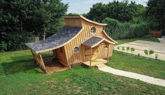 The Hobbit House at the Crossroads