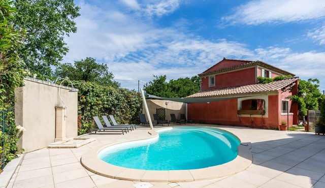 The red gîte of the Gîtes de Bel-Air in Luberon
