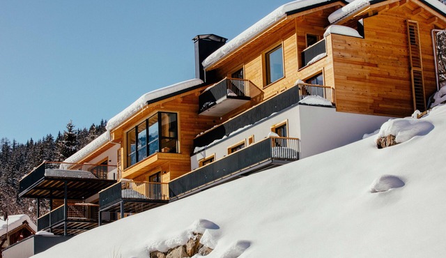 The Ultimate Chalet in Chamonix - pool, sauna, hot tub, cinema, helipad. 1000m2