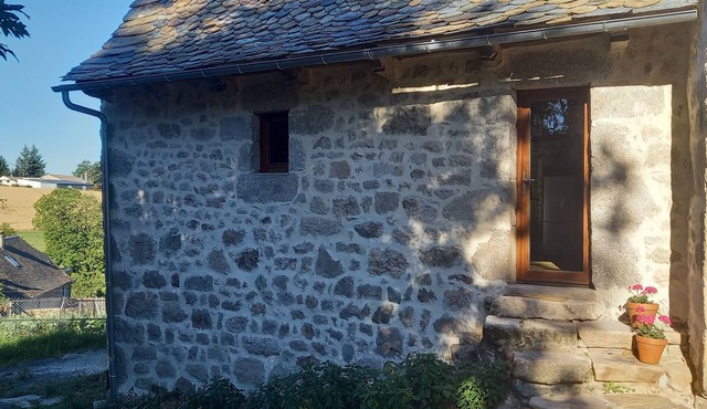 Traditional house between Aubrac and the Lot gorges