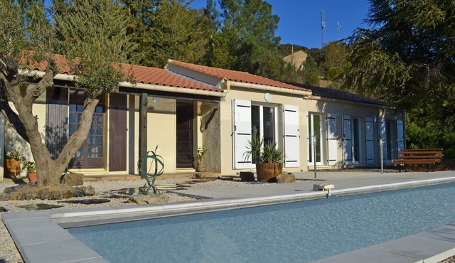 Tranquil Vineyard Villa, Berlou