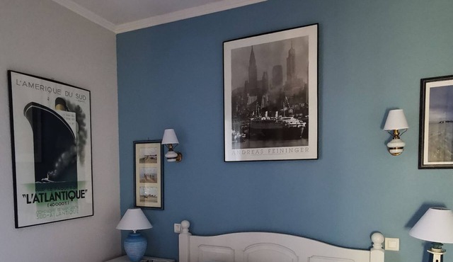 Two single rooms converted into a family suite 5 minutes from the town center