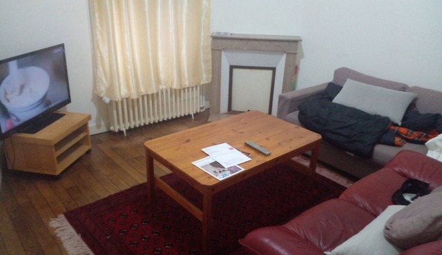 un Grand Appartement Avec un Sejour et une Chambre Cuisine et wc Tout Equipe