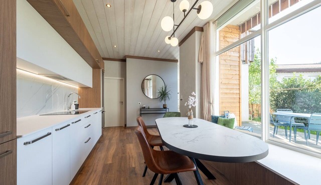 Unique loft with mountain-view terrace, 2 bedrooms, sauna, garage – Beds made & cleaning included