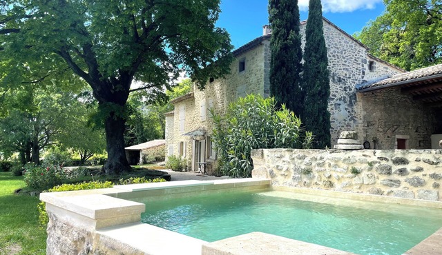 Upmarket family farmhouse in Drôme provençale