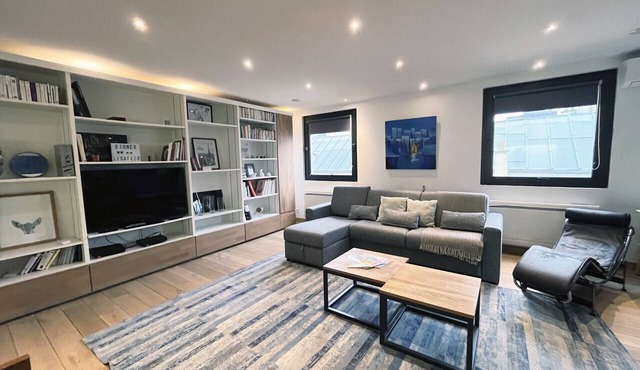 UrbanFlat 166 - Luxury Apartment in Center of Paris