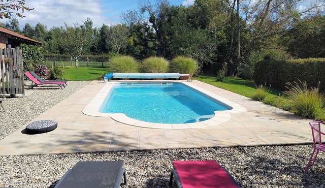 Vacation apartment "Vers le Sud" in a former farmhouse with pool