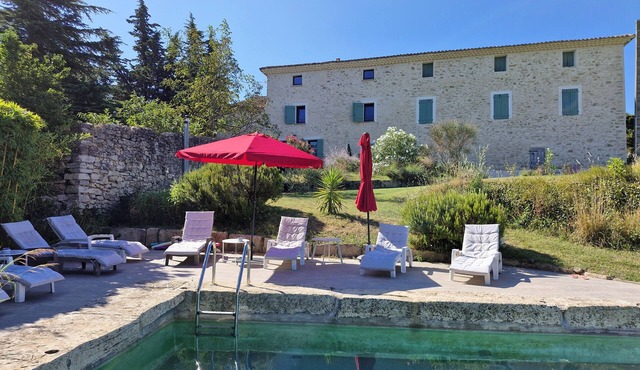 Vaucluse Provence: Magnificent 19th century Mas in the vineyards