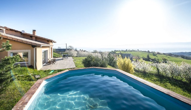 Very beautiful villa with exceptional panorama from Mont-Blanc to Mont Ventoux