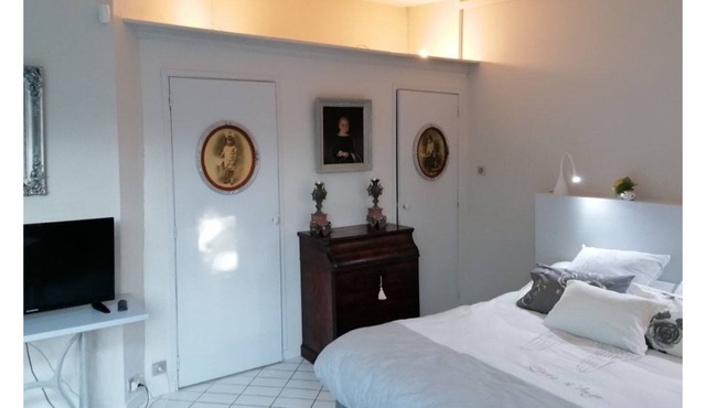 Very quiet suburban area, near train station and airport, close to Paris