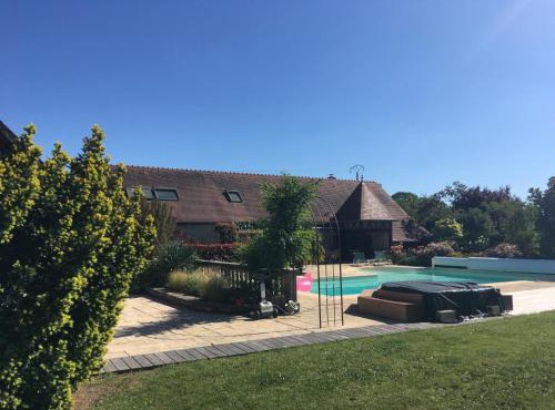 Villa avec piscine chauffée et jardin près de Moulins - FR-1-489-356