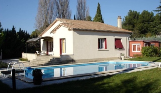 Villa Avec Piscine au Pied du Ventoux. Animaux de Compagnie Acceptés!