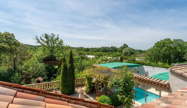 Villa "Clos Des Fontaines" with Mountain View, Shared Pool & Wi-Fi