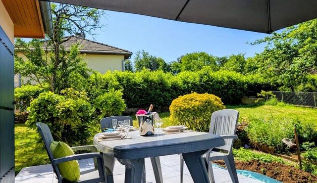 VILLA Confort 4 étoiles Climatisée - Jardin fleuri 800 m2 & terrasse - parking - aux portes de Besançon