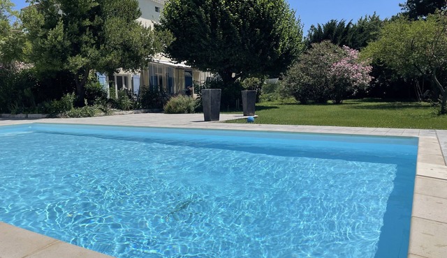 Villa de Maître, Piscine et Grand Jardin en Plein Montelimar