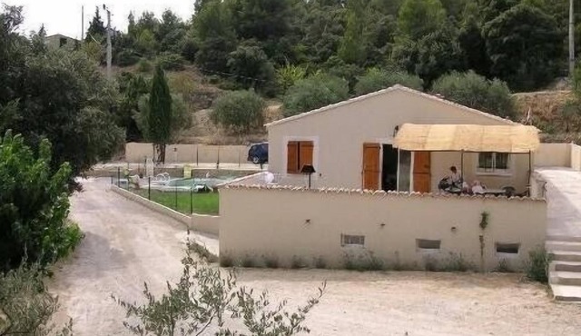 Villa in Le Barroux with swimming pool at the foot of Mt Ventoux