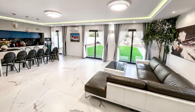 Villa moderne avec salle des fêtes - Grand Paris