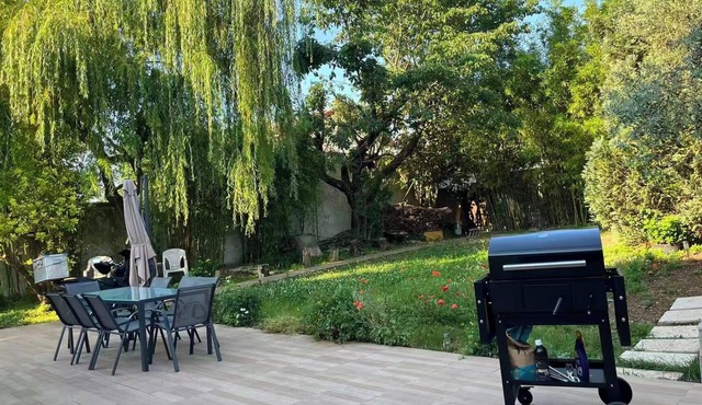 Villa near the Eiffel Tower/Air Conditioning/BBQ/4 Parking Spaces/2 Bathrooms/Sleeps 12