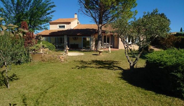 Villa with heated pool and fenced garden