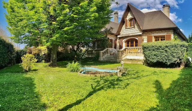 Villa with large garden in quiet location near Paris, Orly, forest and lakes