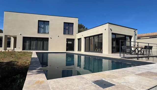 VILLA with private pool, near MONT VENTOUX and VAISON LA ROMAINE