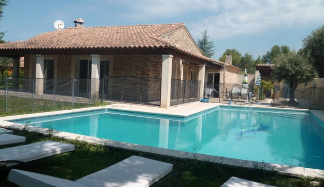 VILLA WITH POOL, ARBOREE, ENCLOSED AREA CALME10 people