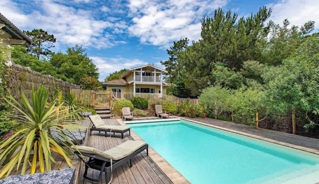 Villa with pool and Bassin view, 2 minutes from the beach.
