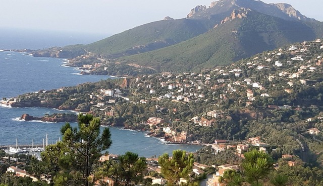 Villa with superb sea view , 6 people, close to CANNES and SAINT TROPEZ in Saint-Raphaël
