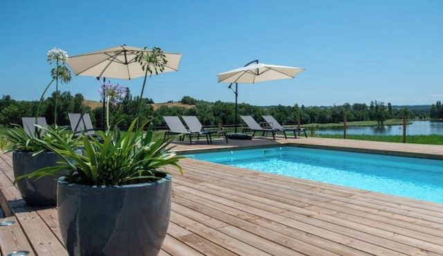 Villa with view and private pool for 12 people