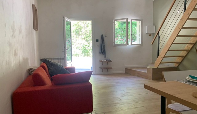 Village house at the foot of the Dentelles de Montmirail