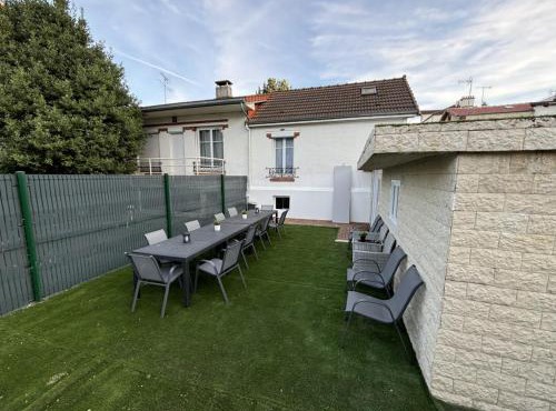 VR - HUGE VILLA - 14 bedrooms - 24 beds - 3 min metro PARIS EXPO