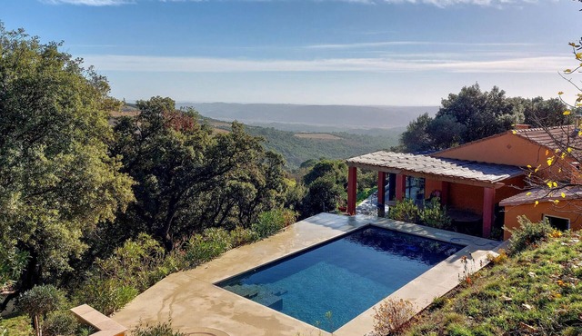 VUE D'EXCEPTION AVEC PISCINE in Saint Chinian