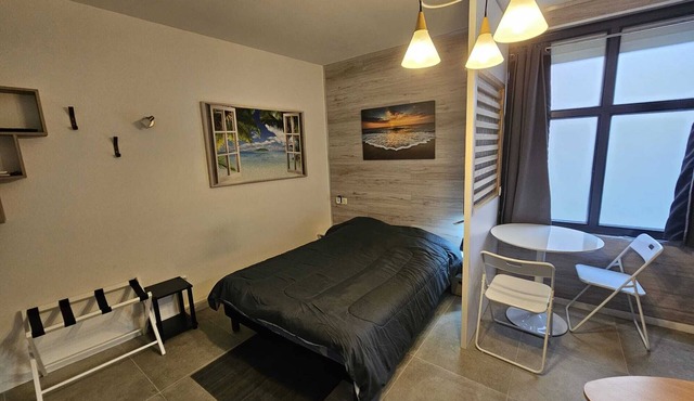 Well-equipped studio near the sea