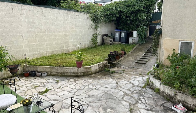 Whole house with garden