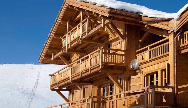 Wonderful private villa for 14 people with hot tub, TV and balcony