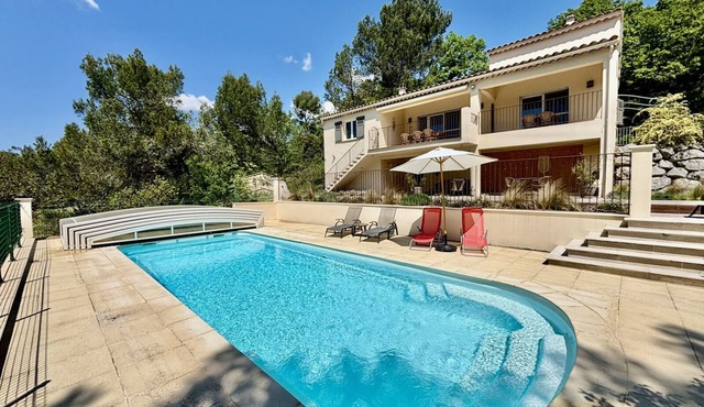 Wonderfull setting at 10 minutes from Vaison-la-Romaine