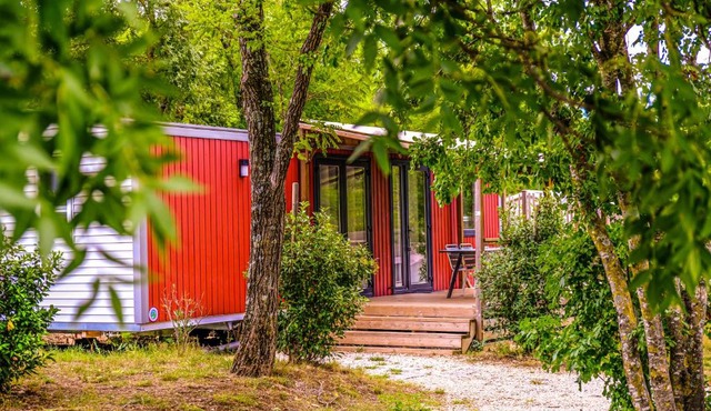 wood cottage family