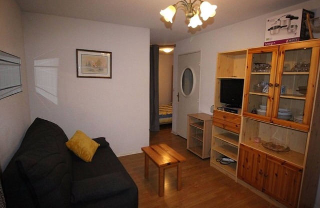 Quiet Studio Cabin, Parking, Balcony, Pets Allowed - 4 Pers. in Bagnères-de-Luchon