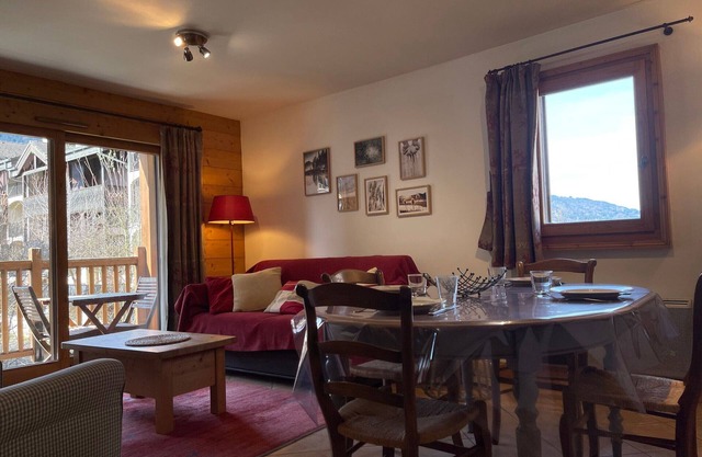 T3 Apartment in Samoëns Center with Balcony, WIFI and Parking