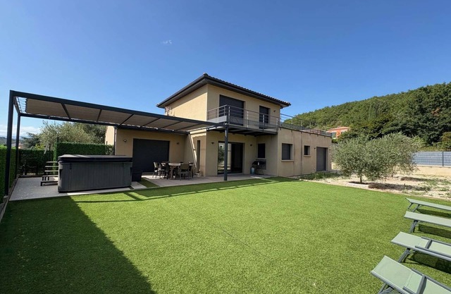 Villa Ruoms Persons 
